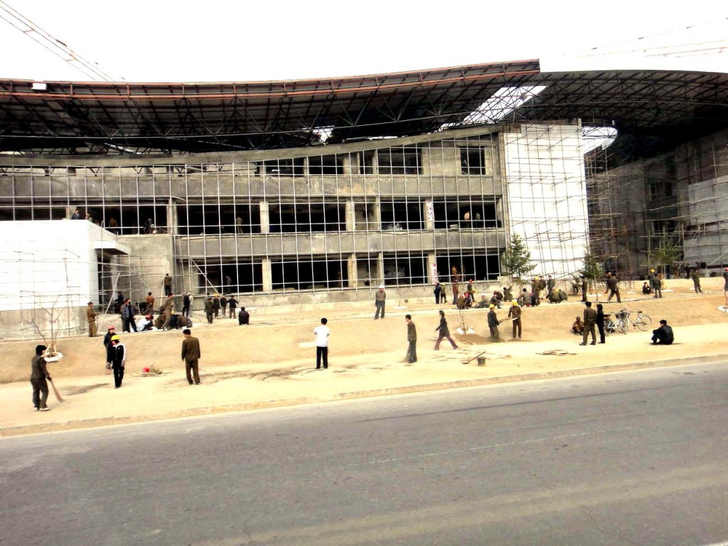 More construction of a big new building