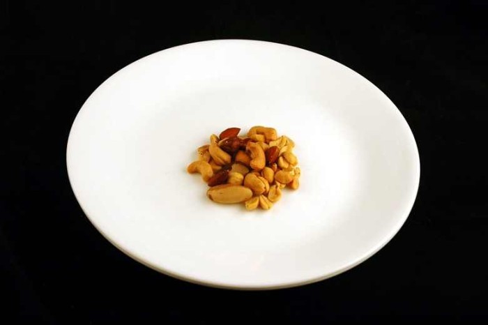 200 calories of mixed nuts