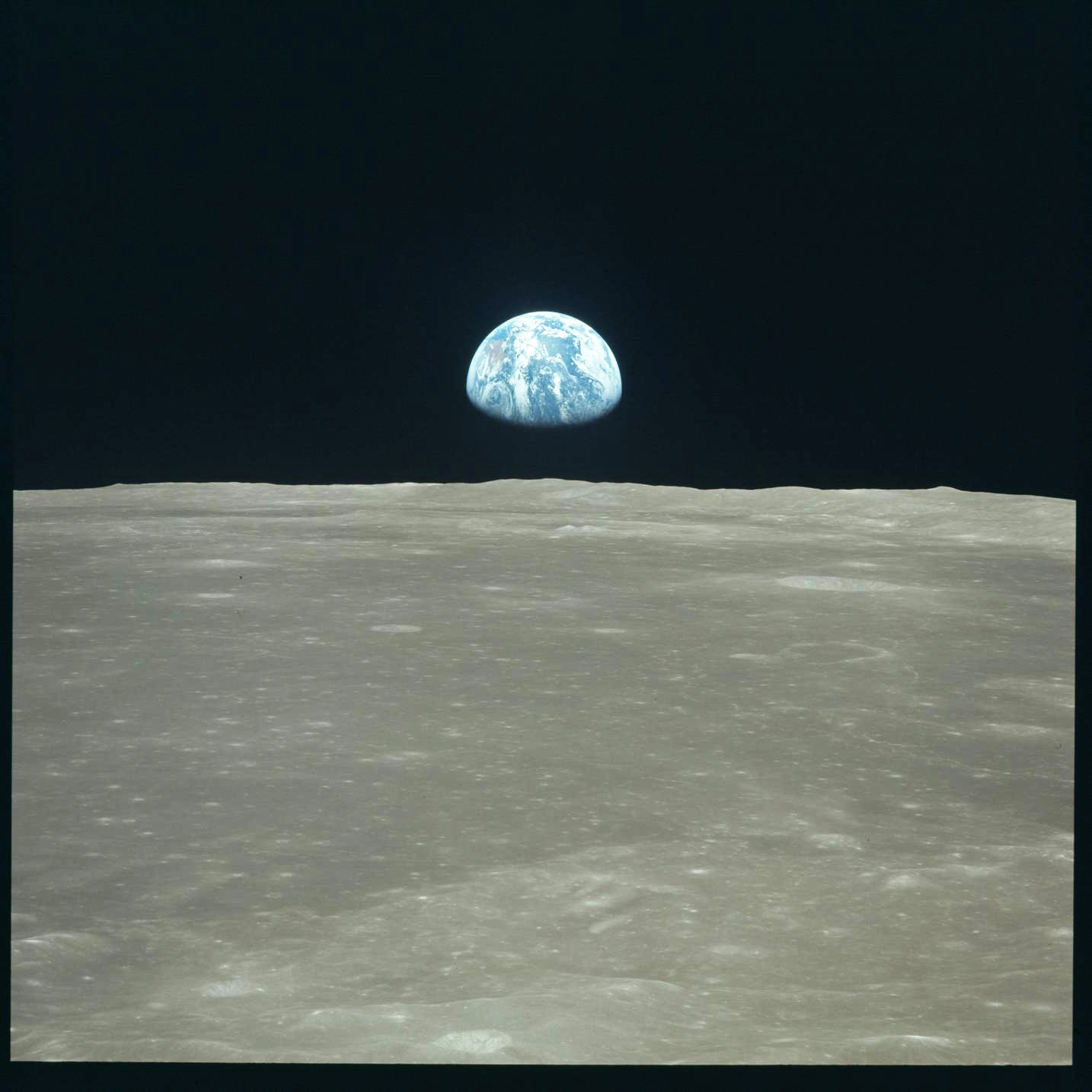 Earthrise: The stunning photo that changed how we see our planet | Earth  from moon, Wallpaper earth, Moon art