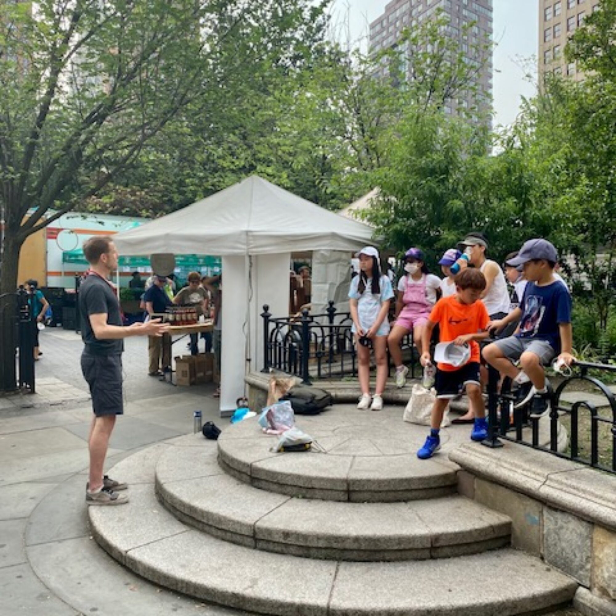 Leading a children’s workshop on picking up litter in Union Square