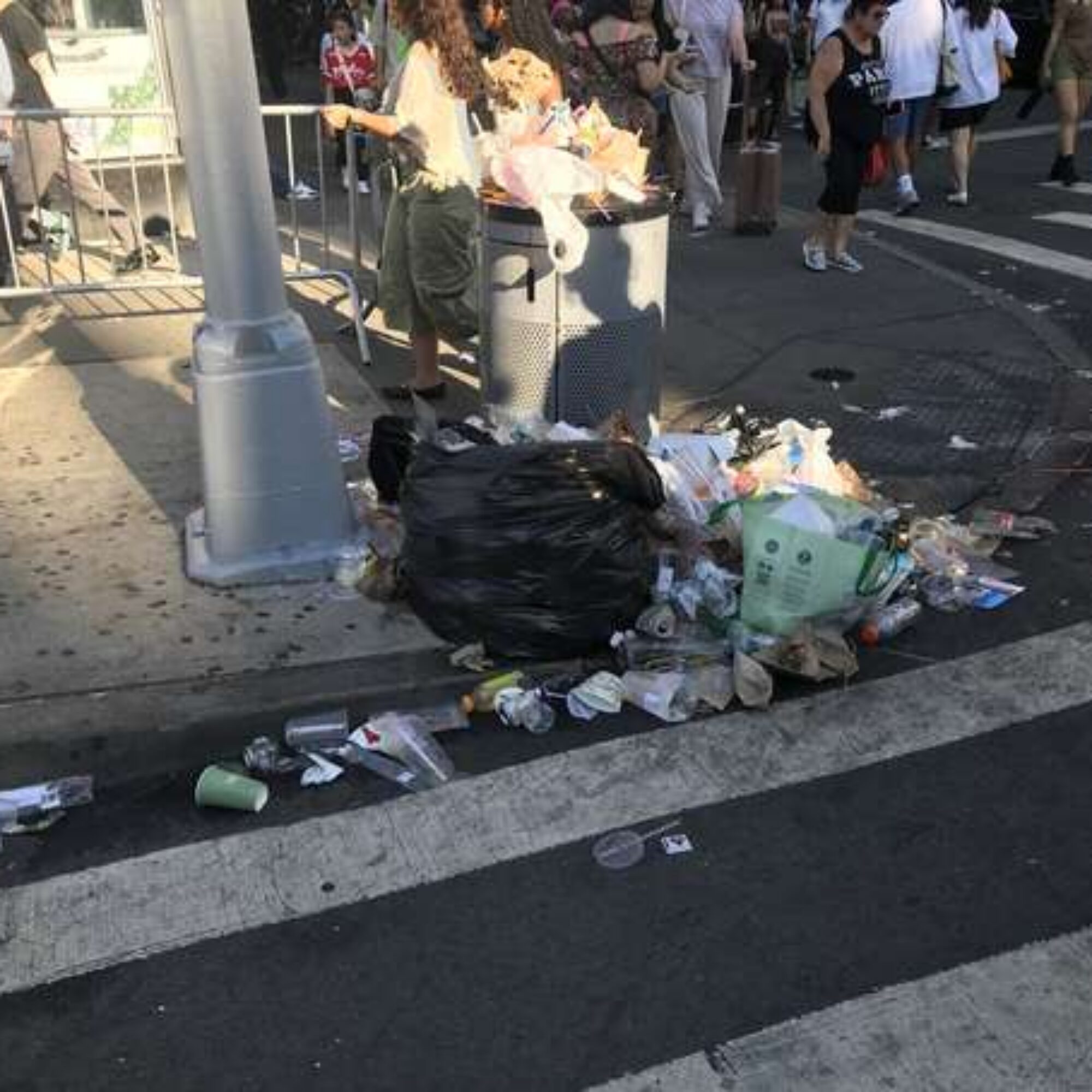 Which way of living embodies more love: Picking up litter or walking past it?