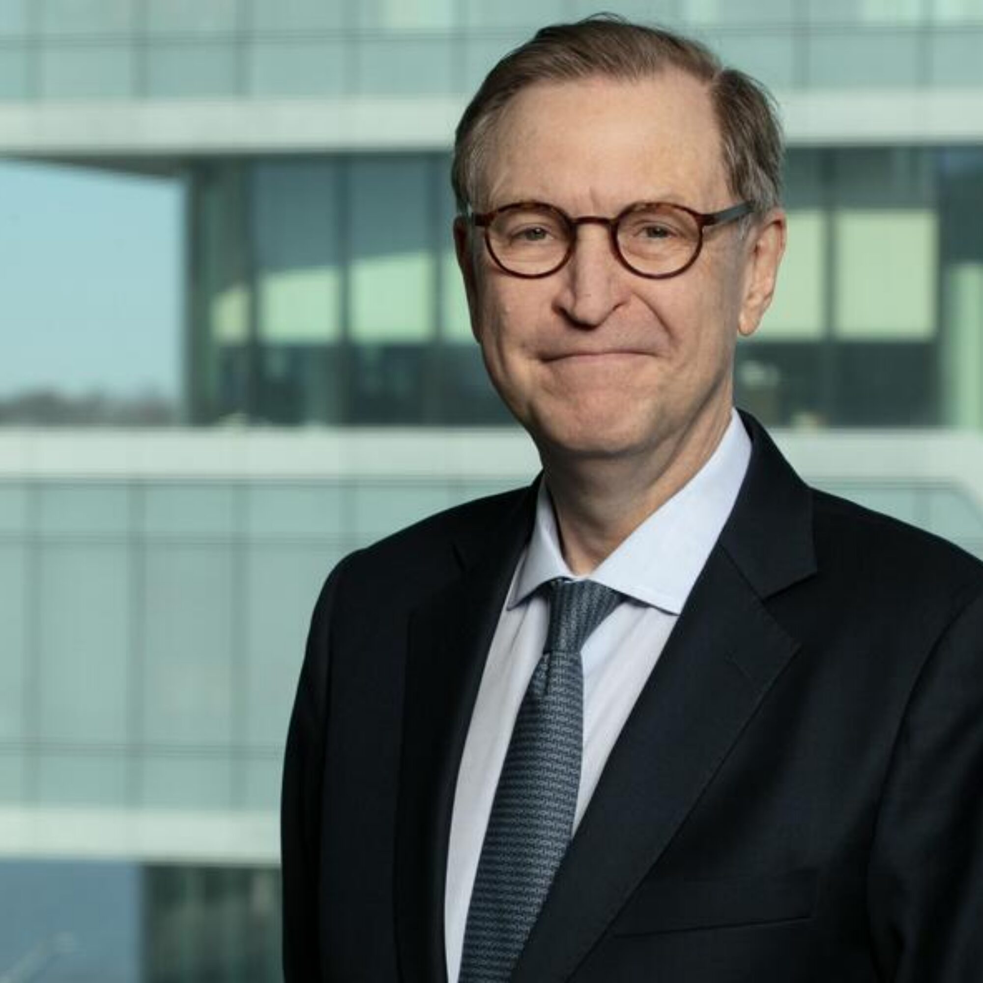 831: Glenn Hubbard: Dean of Columbia Business School on Adam Smith and Leadership