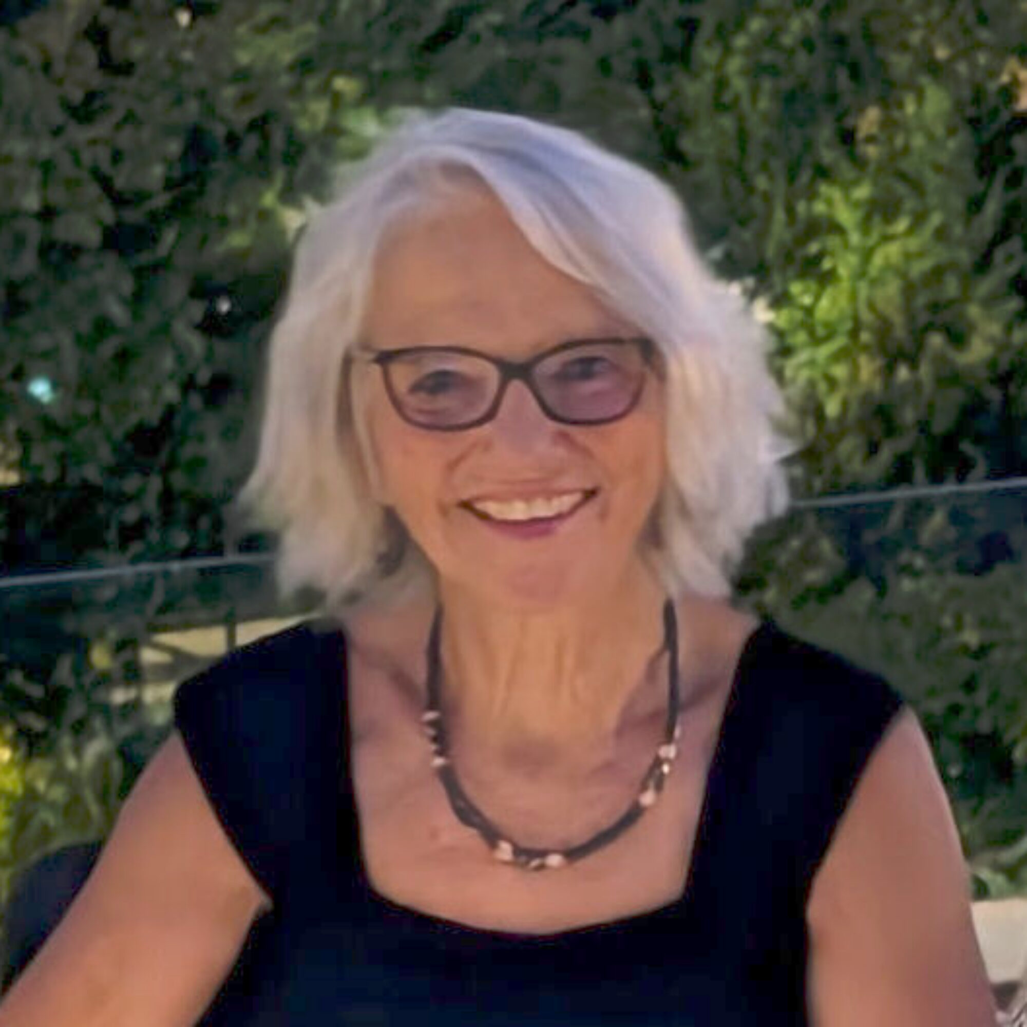 858: Beth Bailey, the great-grandmother influencer leading the cleaning of Mérida, Mexico